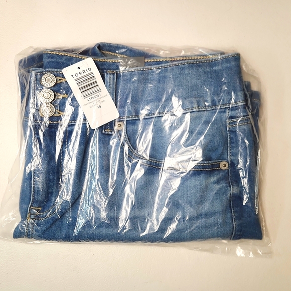 ❤️NWT VINTAGE TORRID SHORTS - SUPER SOFT STRETCH DENIM JEGGING - PLUS SIZE - Picture 4 of 12